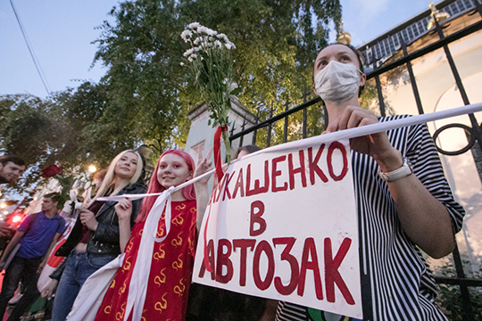 «Пока что протесты не спадают. В перспективе возможно, что повлияет погода: все-таки наступает настоящая осень, и выходить на улицы становится все менее комфортно»