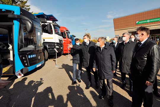 День машиностроителя в Челнах: «Путин – это хорошо, но настоящая легенда стоит рядом!»