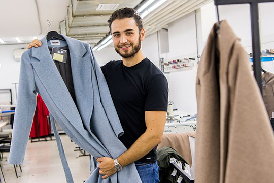 Сооснователь бренда одежды «Святая» Рустем Гарипов (16,4 тыс. подписчиков) постоянно выкладывает фото со своего отдыха, но и не упускает возможность рассказать о новой мужской коллекции своего бренда