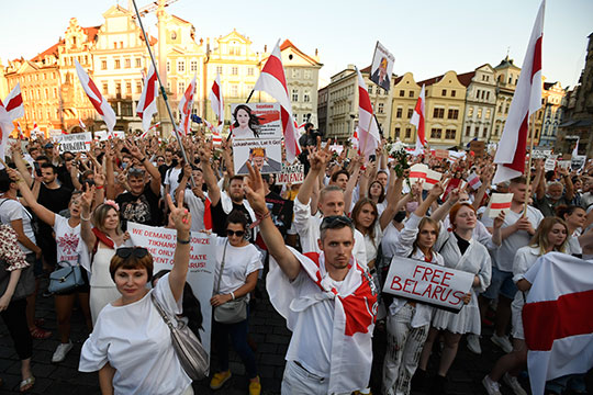 «Среди протестующих в Белоруссии есть бизнес. Там олигархов нет, но есть средний и относительно крупный, а он живет во многом благодаря России»
