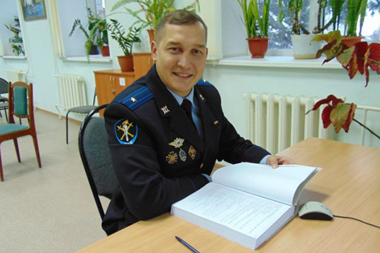Фигура нового зама стала крайне неожиданной для всего высокопоставленного силового сообщества Татарстана. Хаялиев, которому 34 года, никогда не служил в центрально аппарате МВД