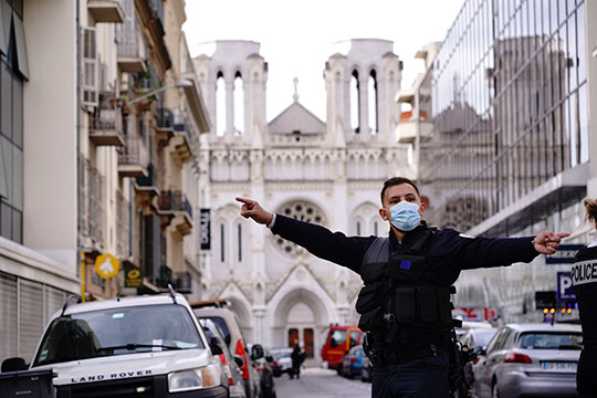 «Искоренить исламский фашизм»: неизвестный устроил теракт у базилики Нотр-Дам