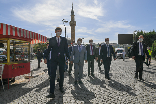 Именно в Измир в середине октября прилетал президент Татарстана, и это был первый зарубежный визит Рустама Минниханова с  момента начала пандемии коронавируса