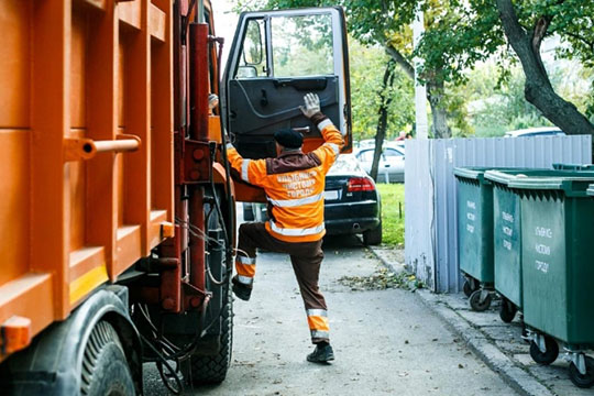 Как в УФАС «мусорщиков» троллили: «Ребята, скажите, пожалуйста, вы туда ездите, а мусор не забираете?»
