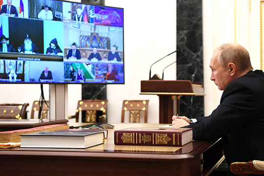 Накануне Владимир Путин по традиции в День народного единства встречался с представителями традиционных для страны религий. Встреча прошла по видеосвязи