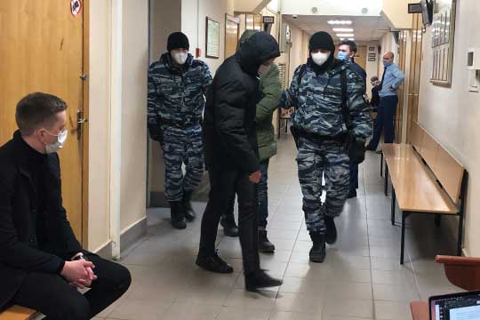 Всех задержанных сегодня утром доставили в Вахитовский райсуд Казани