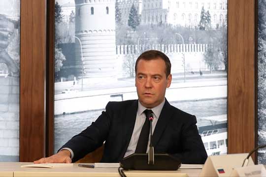 В 2011 году Дмитрий Медведев постановил сократить число гражданских служащих и федеральных чиновников на 20% к 2013 году. Но выполнить план удалось лишь на 7%