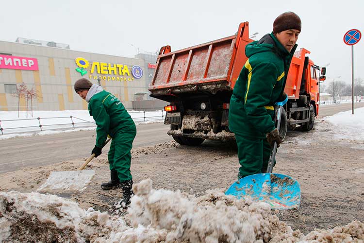 «Везде навтыкались – очень скользко»: как Казань встретила первые снегопады