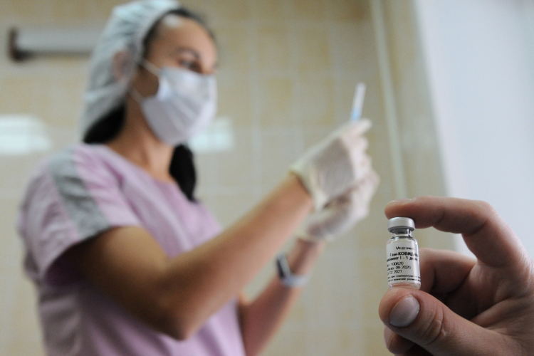 В Казани начались пострегистрационные испытания второй российской вакцины от коронавируса «ЭпиВакКорона», разработанной научным центром вирусологии и биотехнологии «Вектор»
