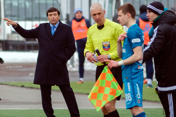 Три года без премьер-лиги. Уткульбаев покидает «Нефтехимик» после шести поражений
