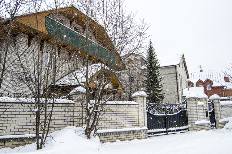 Новый виток пандемии поднял спрос и цены на аренду загородных домов в Татарстане. По итогам октября 2020 года посуточной арендой коттеджей стали интересоваться на 28% чаще, чем годом ранее