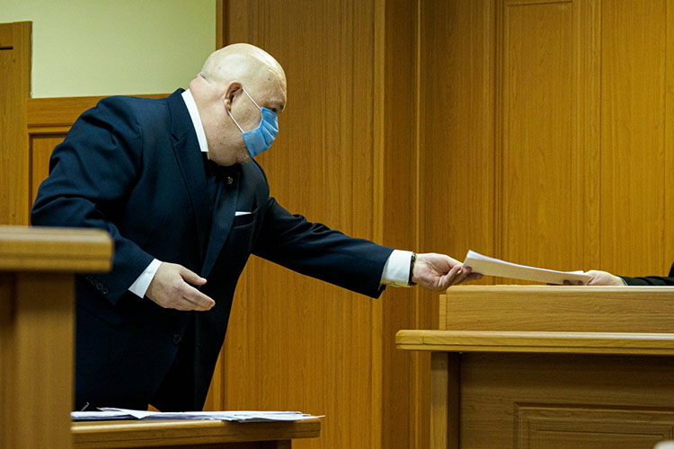 Адвокат Павел Мазуренко просил отпустить Халиуллин, при этом в отличие от ходатайства прокуратуры, прозвучало и обоснование — состояние здоровья осужденного