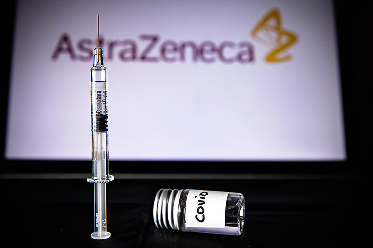 Вакцина, разрабатываемая университетом Оксфорда и фармацевтической компанией AstraZeneca, основана на аденовирусном векторе, как и вакцина центра им. Гамалеи