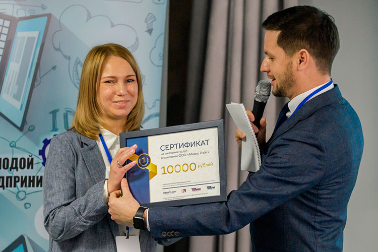 Удовлетворил Магдеев и вторую просьбу, которая проследовала от Оксаны Самарцевой. Напомним, ее проект, был признан «Открытием года» в конкурсе «Молодой предприниматель автограда — 2020»
