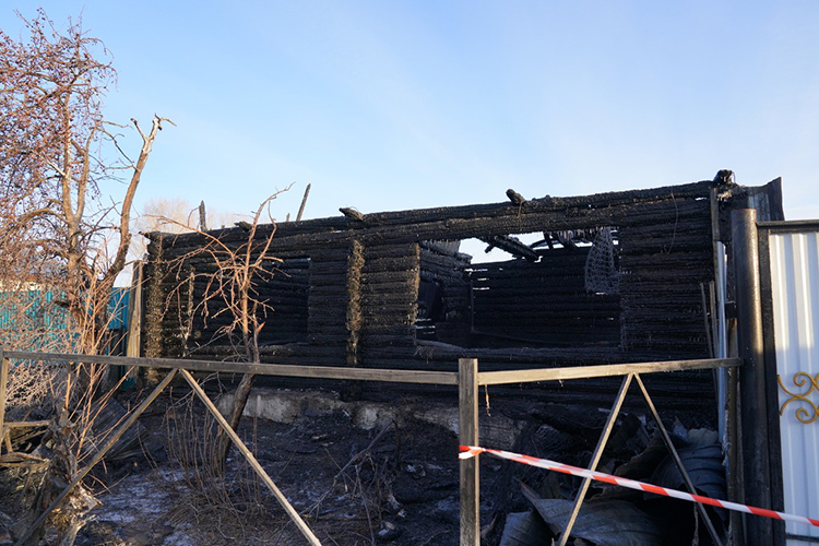 11 человек погибли сегодня ночью в деревне Ишбулдино Абзелиловского района Башкирии во результате пожара в доме престарелых «Дом милосердия». Одноэтажное деревянное здание загорелось около трех часов ночи