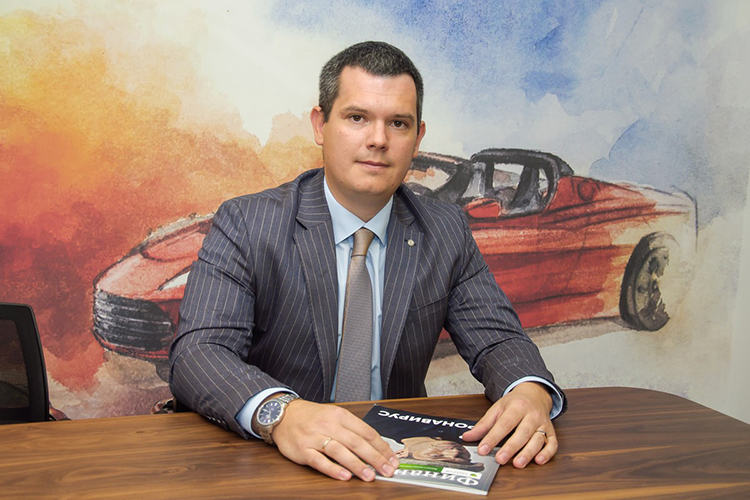 На биржу приходят все больше людей, которые несут все больше денег