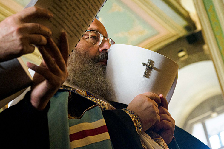 Перебираясь в Екатеринбург, митрополит Кирилл потянул за собой и свои кадры. В принципе это стандартная практика при назначениях правящих архиереях