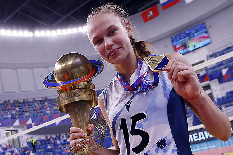 «Федоровцева — уникальный игрок, она уже сейчас многое умеет делать на площадке. У нас таких волейболисток давно не было. Очень хорошая, перспективная девочка»