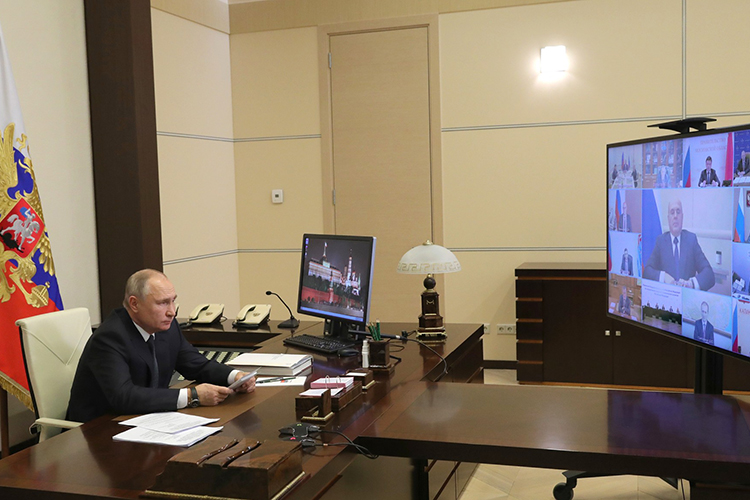 Владимир Путин провел первое заседание нового состава Государственного совета РФ из своей резиденции в Ново-Огарево, остальные участники подключились со своих рабочих мест