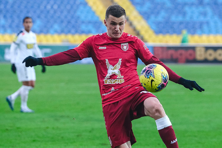 Пожалуй, самый тяжелый год провел Иван Игнатьев — 21-летний форвард, которого после перехода в «Рубин» словно подменили. Нападающий забил лишь три гола и все — с пенальти