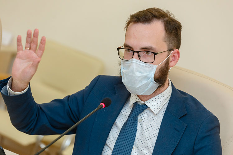 Владимир Жаворонков подчеркнул, что прививки в настоящий момент носят добровольный характер, поэтому движение антипрививочников «не очень актуально»