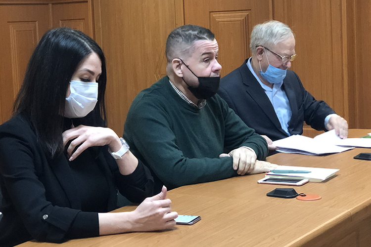 Адвокат Дьяконова Мидхат Курманов (справа) говорил о том, что Дьяконова нужно оправдать и просил изменить меру пресечения в отношении него на домашний арест или подписку о невыезде