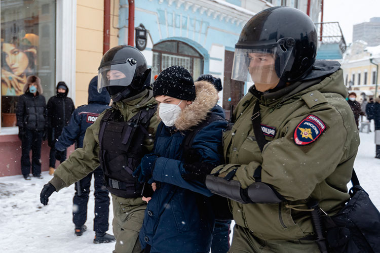 После несанкционированного митинга в поддержку Алексея Навального, по неофициальным данным, в Татарстане задержано от 200 до 250 человек