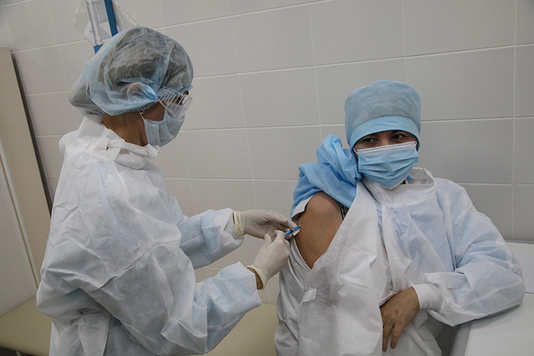 Муфтият Татарстана сегодня направил запрос для проверки российских вакцин от COVID-19 на халяльность