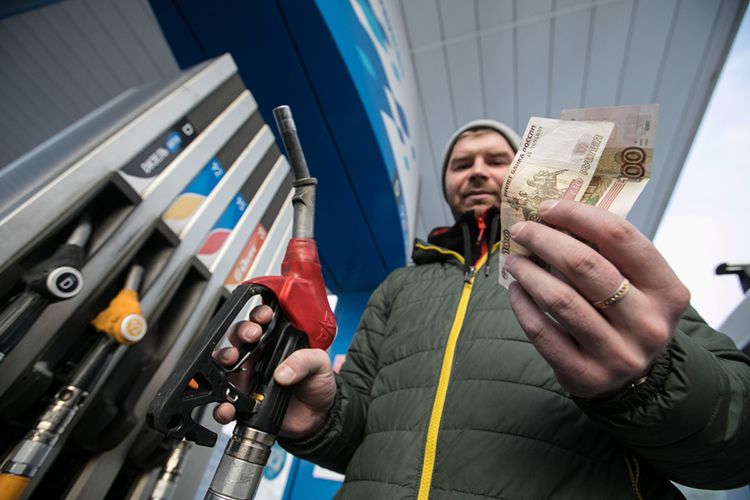 Рост цен зафиксирован и в Татарстане. За последнюю неделю 92-й бензин подорожал на 12 копеек, 95-й — на 10