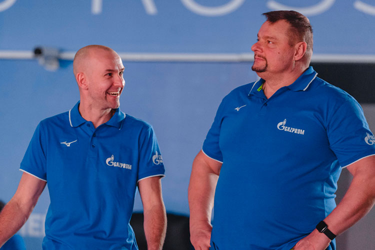 Что касается нового главного тренера «Зенита», то им может стать 39-летний Алексей Вербов (слева), который сейчас возглавляет «Кузбасс»