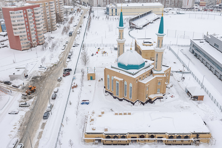 Сейчас половина браков заканчиваются разводом, поэтому многие дети растут в неполных семьях, им не с кого брать пример. И мы в мечети «Гаиля» стараемся говорить об этих проблемах