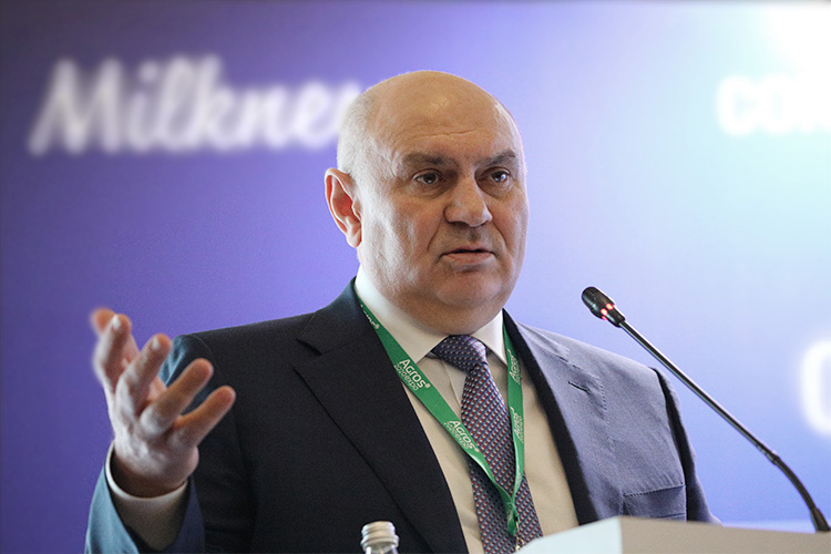 Джамбулат Хатуов отметил, что в 2021 году для министерства особенно актуальной становится работа над себестоимостью выращиваемой продукции в связи с «турбулентностью спроса, в том числе на внешних рынках»