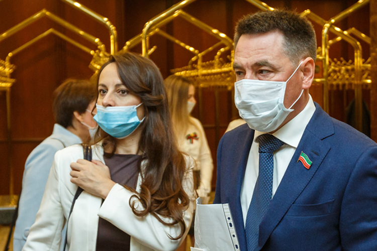 «Ему не повезло, он пришел в самое пекло!»: как Леонид Барышев публично присягнул новому мэру Елабуги