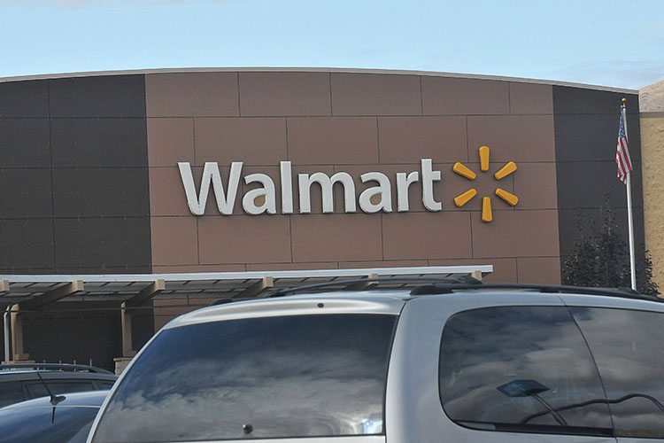 Заморозки ударили не только по нефтяникам. Крупнейший ритейлер страны Walmart закрыл около 500 магазинов, на среду закрытыми оставались менее 300