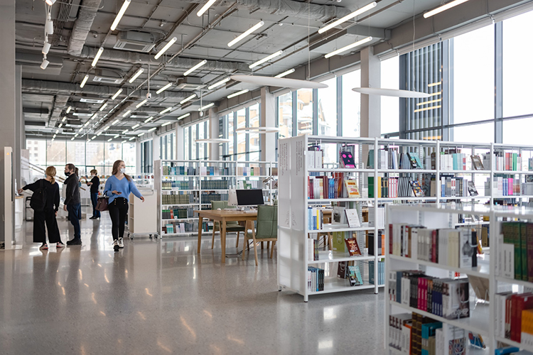 Библиотека будет функционировать, как обычная классическая библиотека с той лишь разницей, что  вмешались новейшие технологии