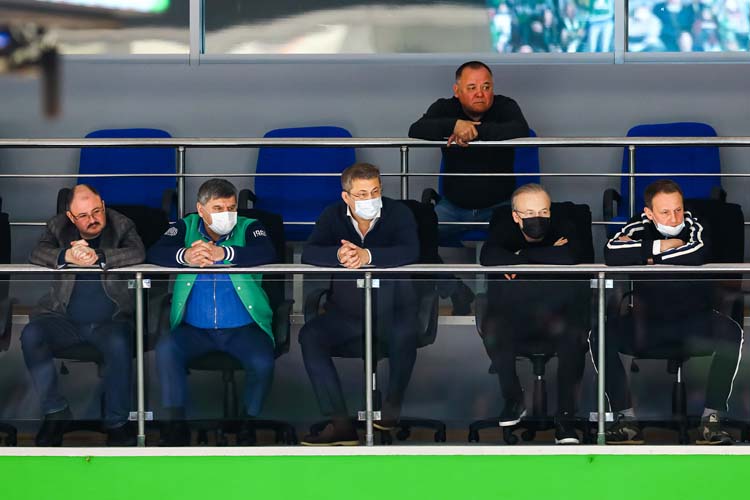Глава Башкортостана Радий Хабиров не застал случившиеся, опоздав к началу матча. Но нет сомнений, что он вскоре узнал обо всём от приближённых