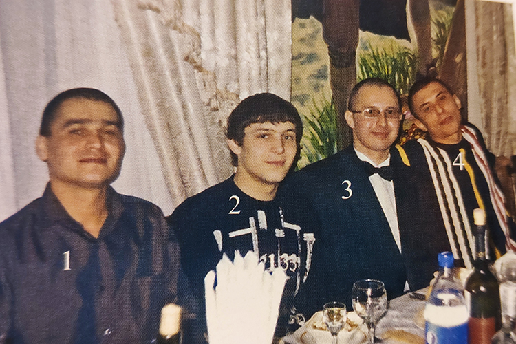 В 2014 году к «власти» в группировке приходит Артем Горбачев (Горбач) (второй слева). И не без помощи Сыча. 2005 год