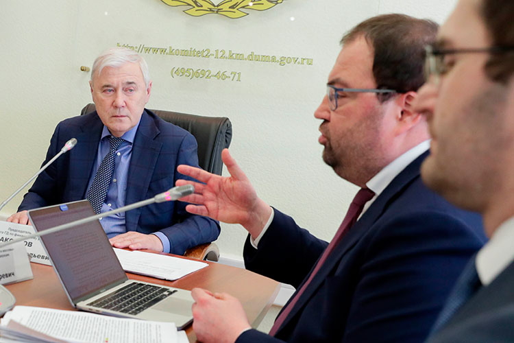 Максут Шадаев: «Много опросов, от чего жители готовы отказаться – от горячей воды или интернета?»