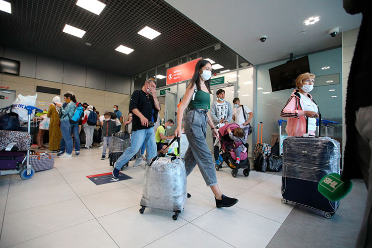 Летнее расписание казанского аэропорта в прошлом году начало действовать 29 марта, но во второй половине месяца границы России были полностью закрыты из-за пандемии коронавируса