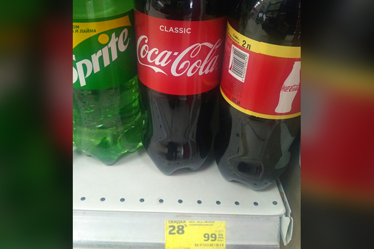 Говоря о падении цен на сахар, сразу отметим, что газировка Coca-Cola подешевела за квартал и год на 23% до 100 рублей за два литра, но оказалась на 36% дороже, чем 6 лет назад