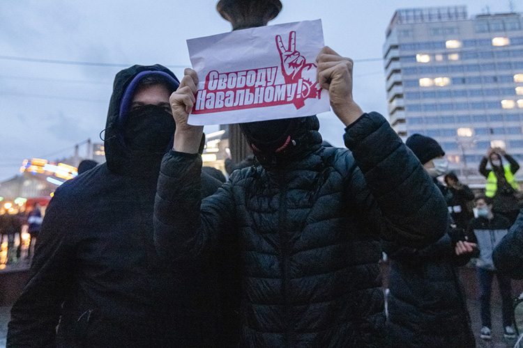 «Мы в школе учимся, но родители нам разрешили»: как за Навального «гуляли» в Казани и Челнах