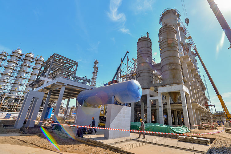 «Если сейчас остановим, то ничего не достроим!»: ТАИФ бьется в суде за свой этиленник