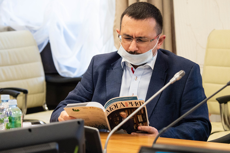 Марат Гибатдинов: В каком состоянии сегодня татарский язык в области науки и есть ли у него перспективы, и даже нужен ли он в таком качестве?»