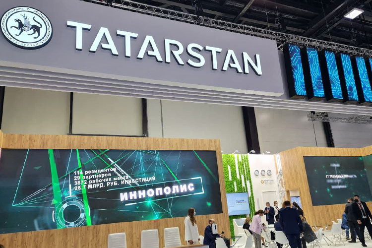 Стенд Татарстана довольно представителен по масштабам, но в этом году обошелся без каких-то экстраординарных находок и дизайнерских решений