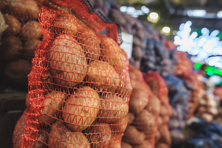Картофель подорожал в «Магните» за квартал на 37%, за год на 6% до 37 рублей за кило, но остался на 12% дешевле, чем в июне 2016-го