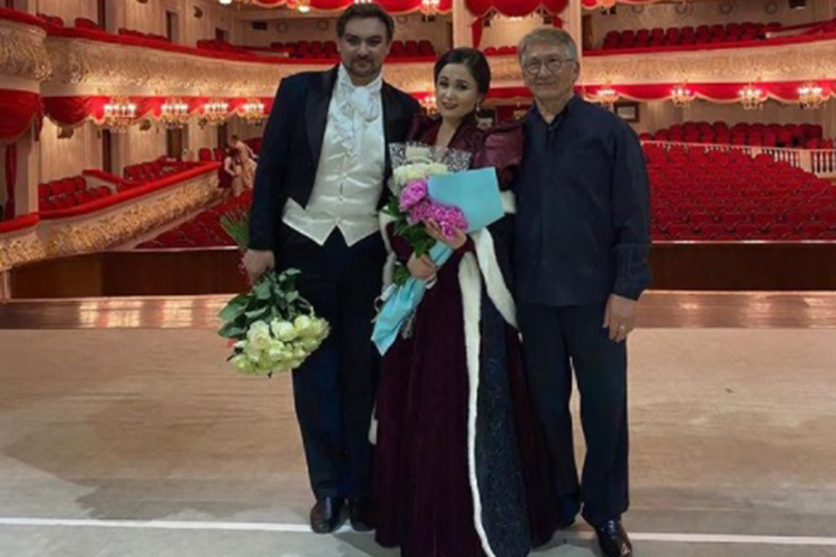Люди в этот вечер пришли не на спектакль, а на артистов: ведущая солистка Казанского оперного Гульнора Гатина впервые спела Татьяну