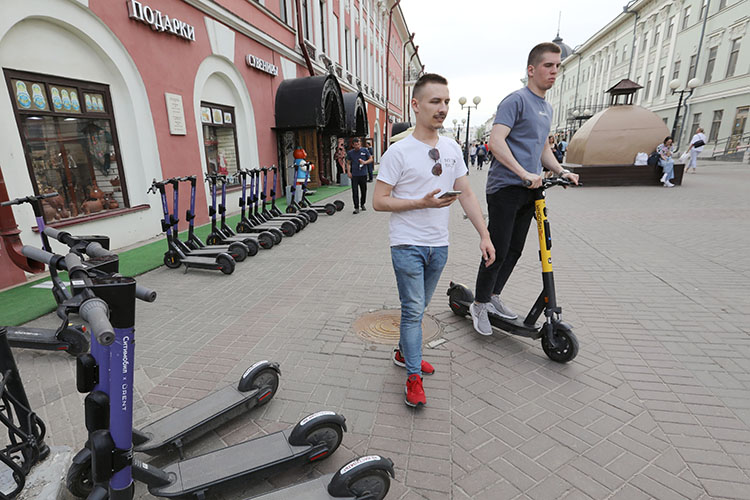 В Казани приняли «ПДД для самокатов»: как мэрия приручила кикшеринг