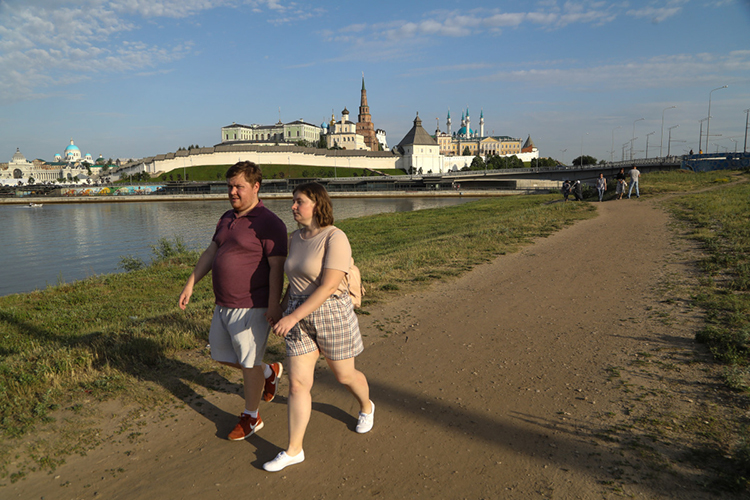 Несмотря на жару, температурных рекордов в выходные в Казани не было. В воскресенье воздух прогревался до 32 градусов, но абсолютный рекорд для этого дня — 34,8 градуса