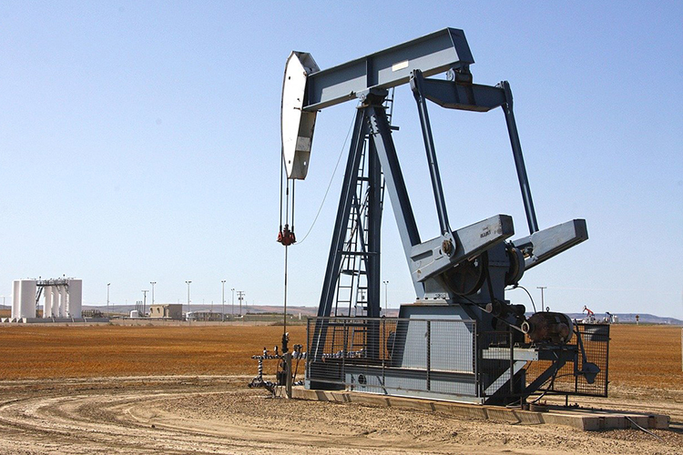 «Поменялась цена на нефть, изменилась структура спроса. В какой-то момент нефтяным компаниям стало невыгодно производить топливо, продавать на внутреннем рынке, потому что уже они сами стали платить демпфер государству»