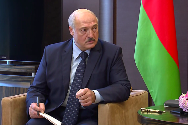 Александр Лукашенко:  «Нам надо принять новую Конституцию… И по новой Конституции провести, если вы хотите, новые выборы и парламента, и президента, и местных органов власти»